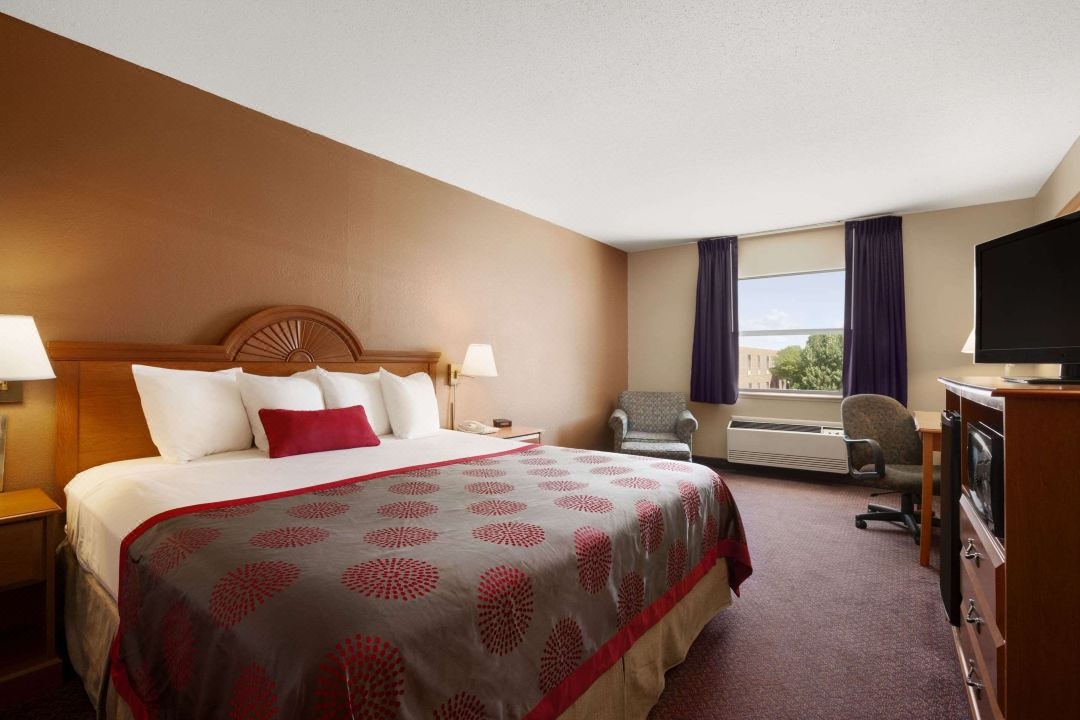 Ramada Hotel-Daviana Group