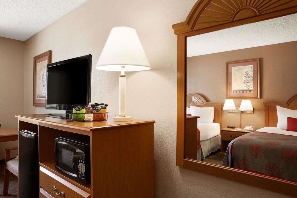 Ramada Hotel-Daviana Group