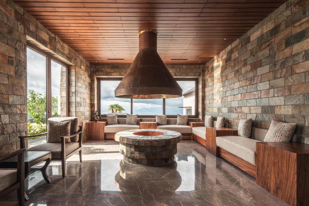 Dusit Thani Himalayan-Daviana Group Dusit Thani Himalayan-Daviana Group