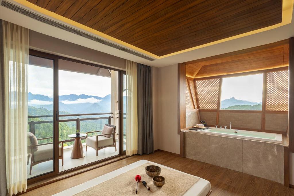 Dusit Thani Himalayan-Daviana Group Dusit Thani Himalayan-Daviana Group