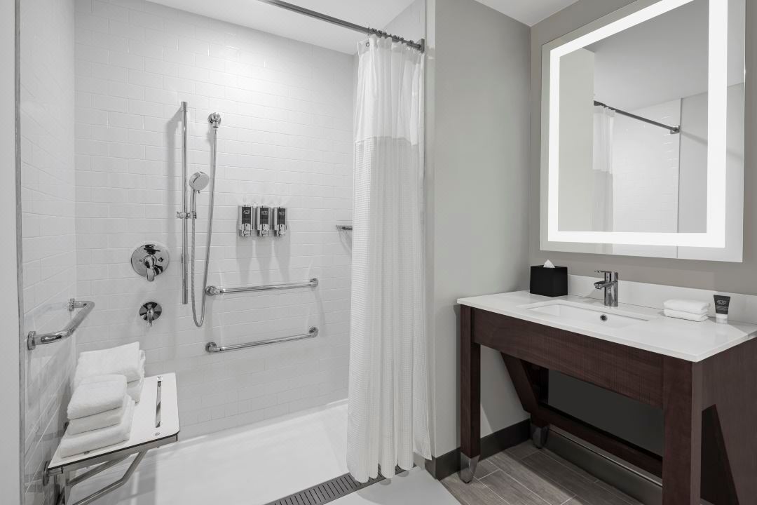 Four Points by Sheraton Flushing-Daviana Group Four Points by Sheraton Flushing-Daviana Group