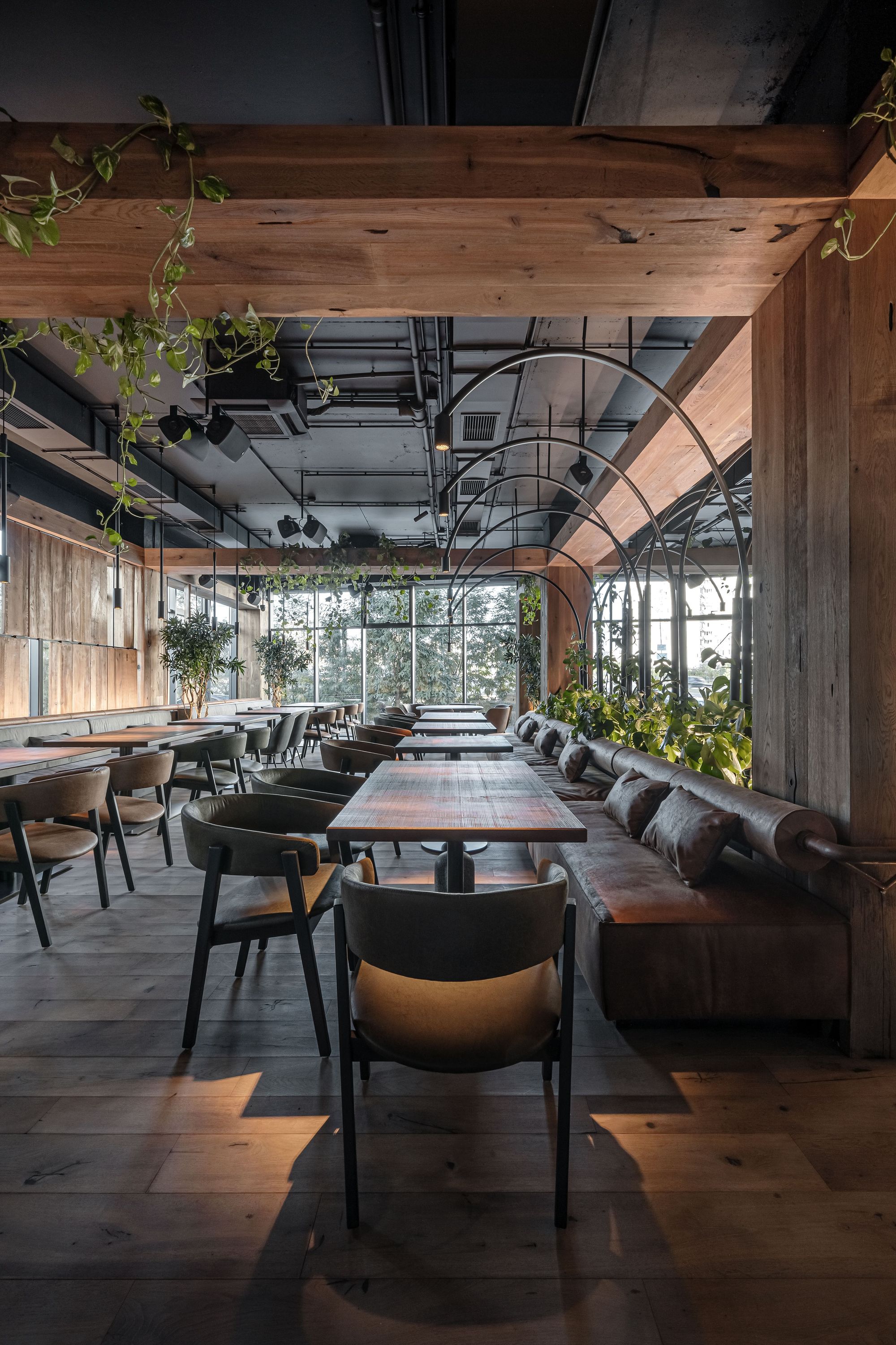 Par Bar 3 Restaurant-Daviana Group