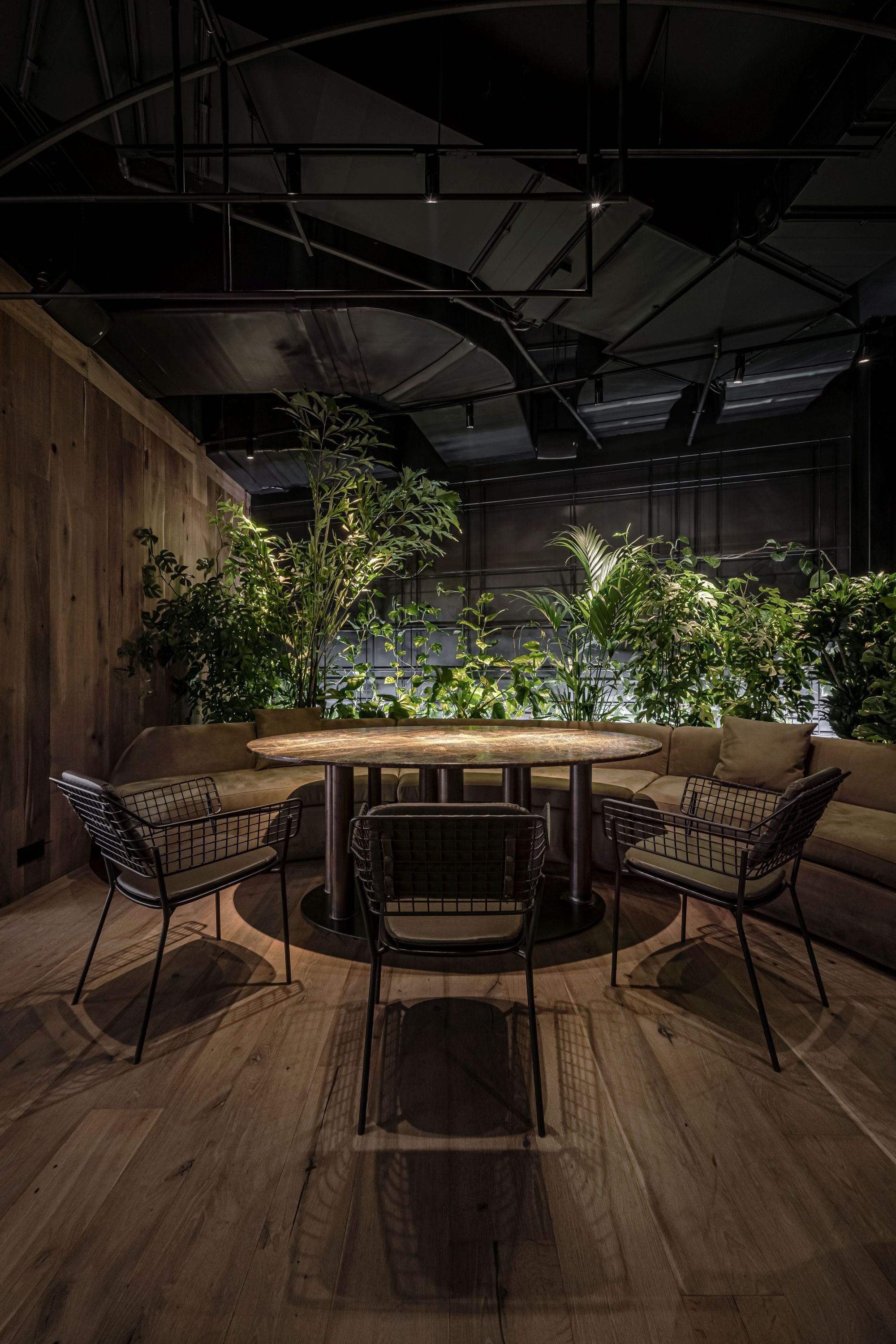 Par Bar 3 Restaurant-Daviana Group