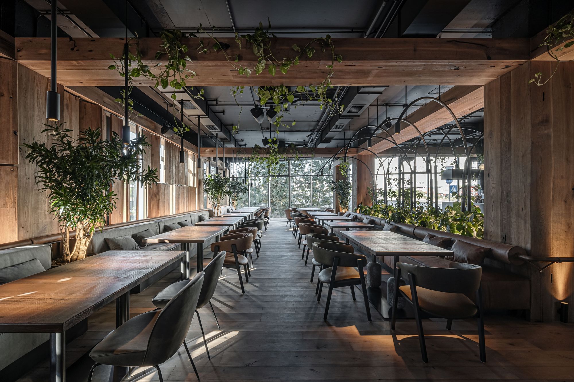 Par Bar 3 Restaurant-Daviana Group