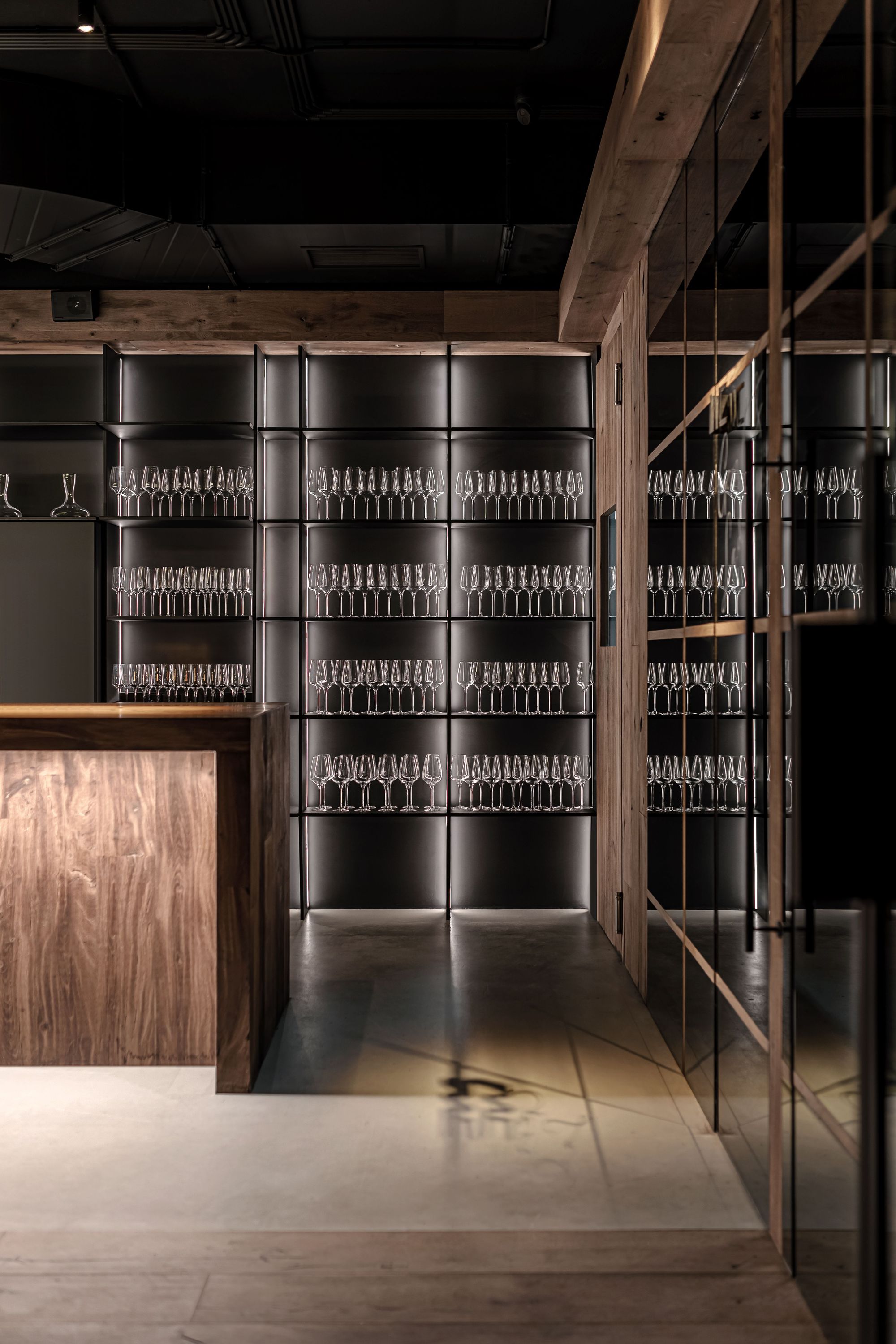 Par Bar 3 Restaurant-Daviana Group