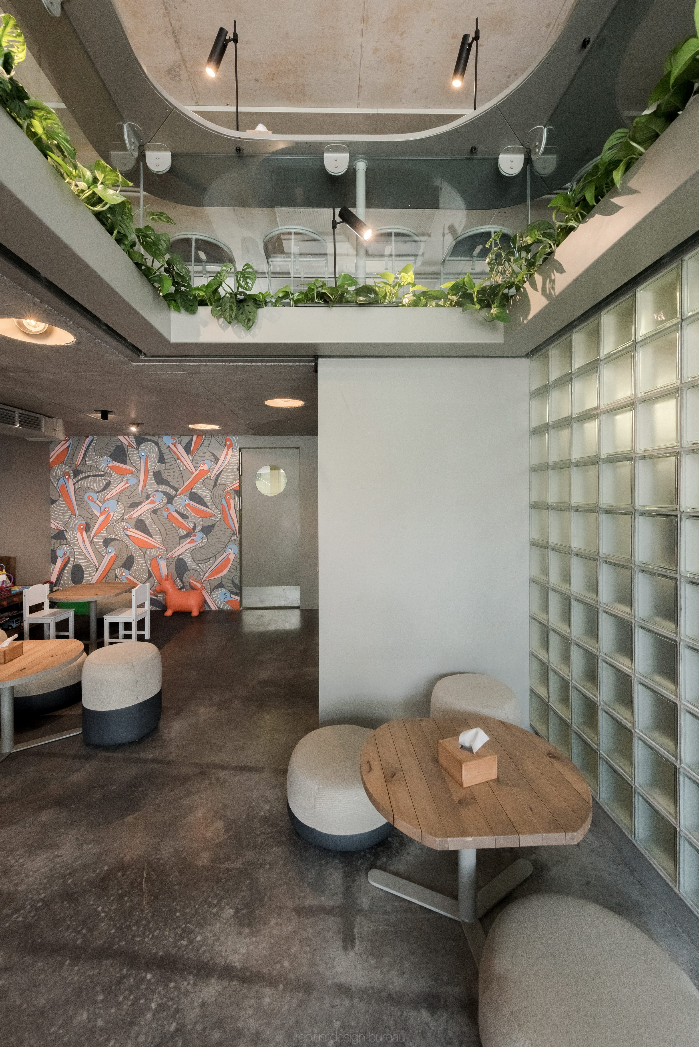 OM NOM NOM Vegetarian Café-Daviana Group OM NOM NOM Vegetarian Café-Daviana Group