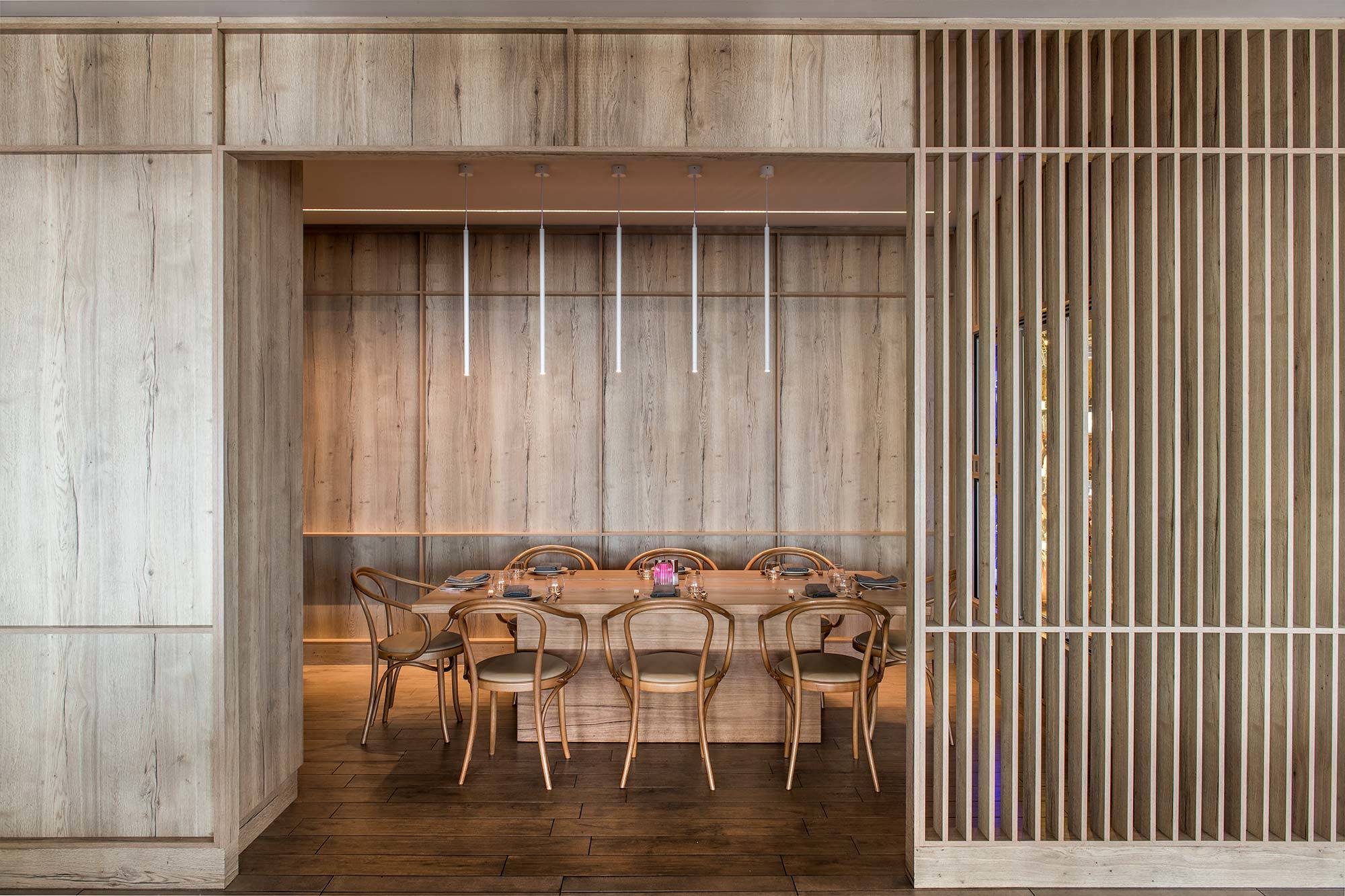 RILEY HOTEL PAPER CRANE RESTAURANT-Daviana Group RILEY HOTEL PAPER CRANE RESTAURANT-Daviana Group