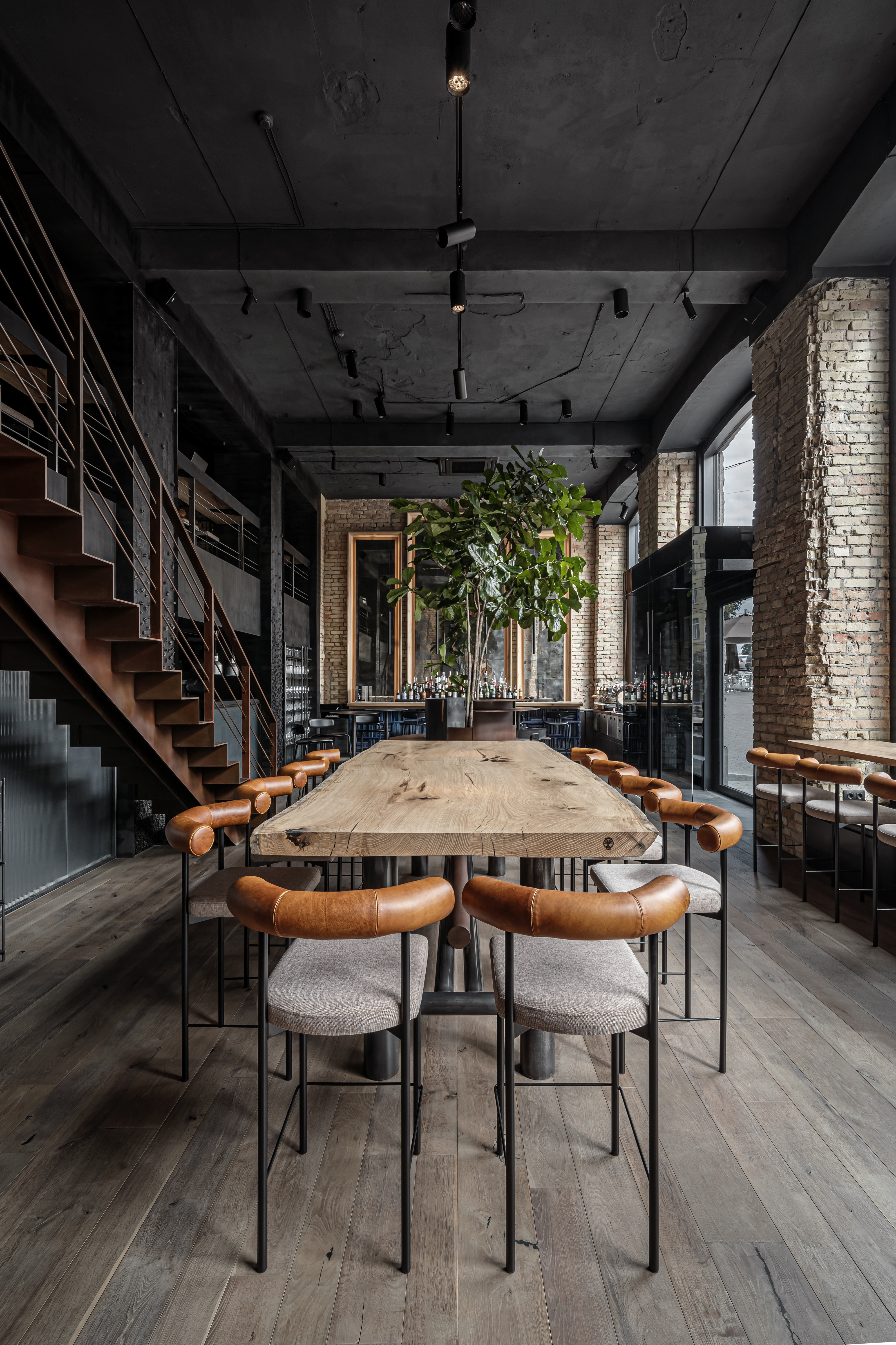 Follower Restaurant-Daviana Group Follower Restaurant-Daviana Group