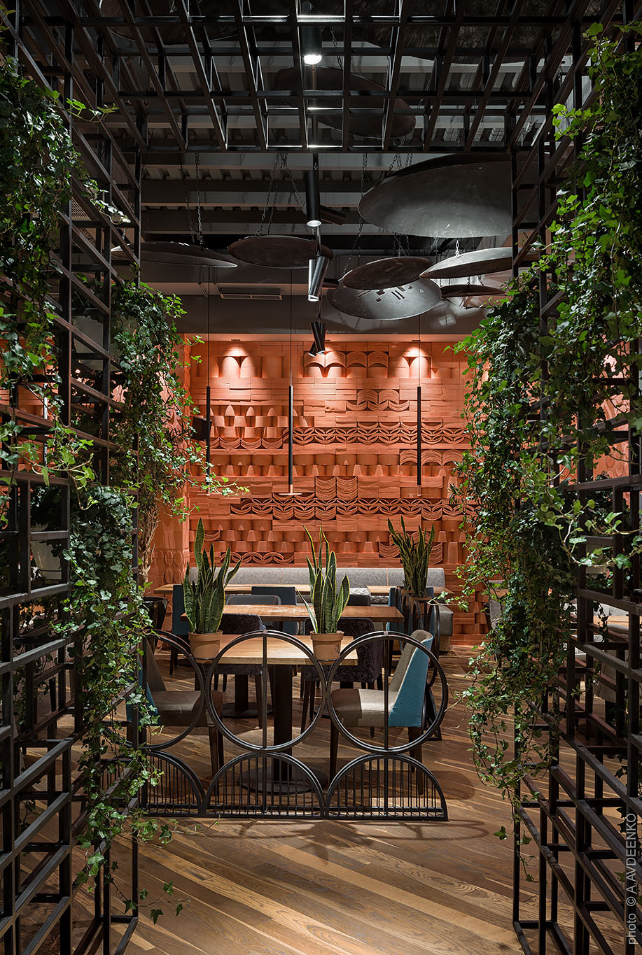 Ugli Restaurant-Daviana Group