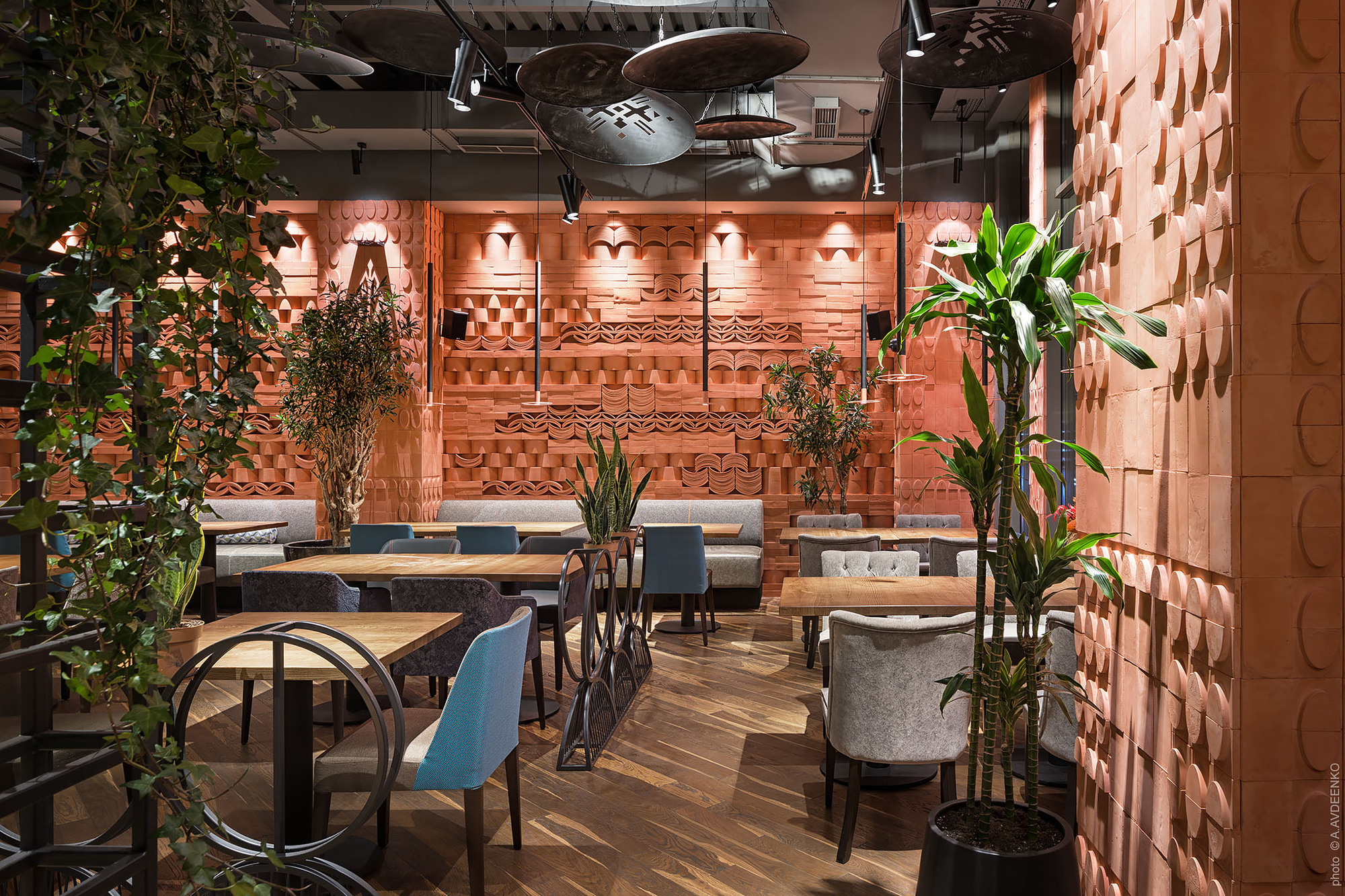 Ugli Restaurant-Daviana Group