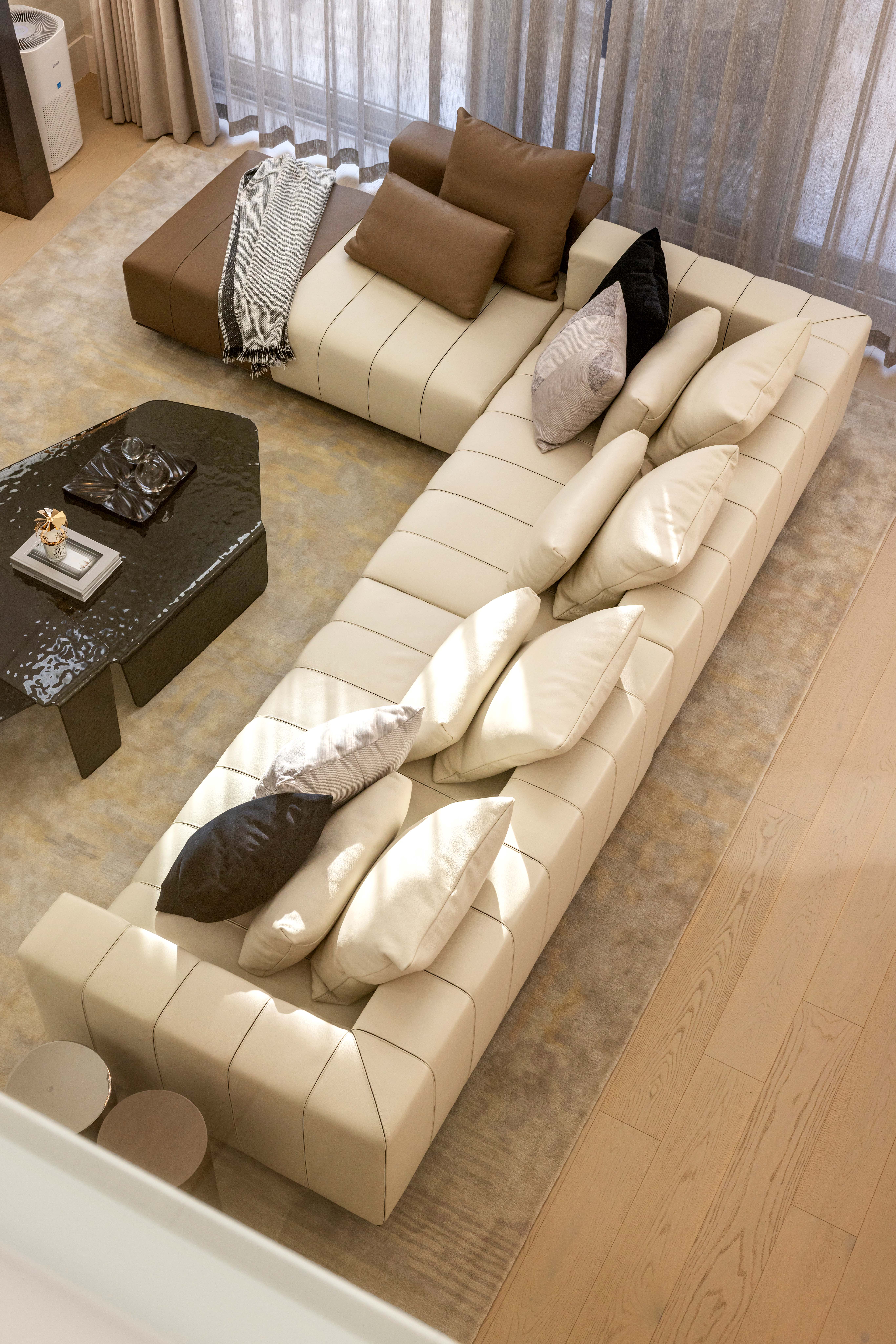 Longchamp | Irvine-Daviana Group Longchamp | Irvine-Daviana Group
