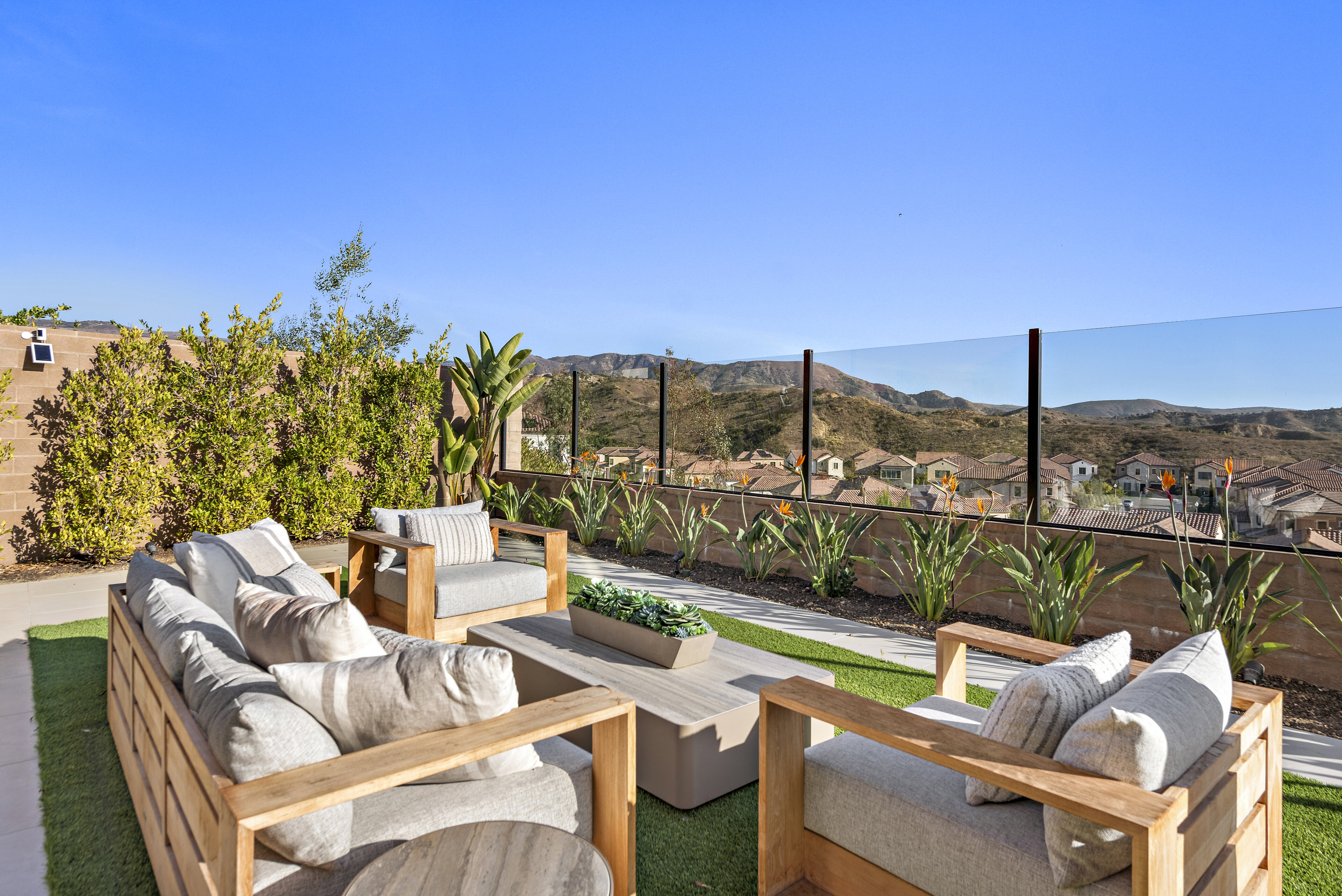 Lustro | Irvine-Daviana Group Lustro | Irvine-Daviana Group