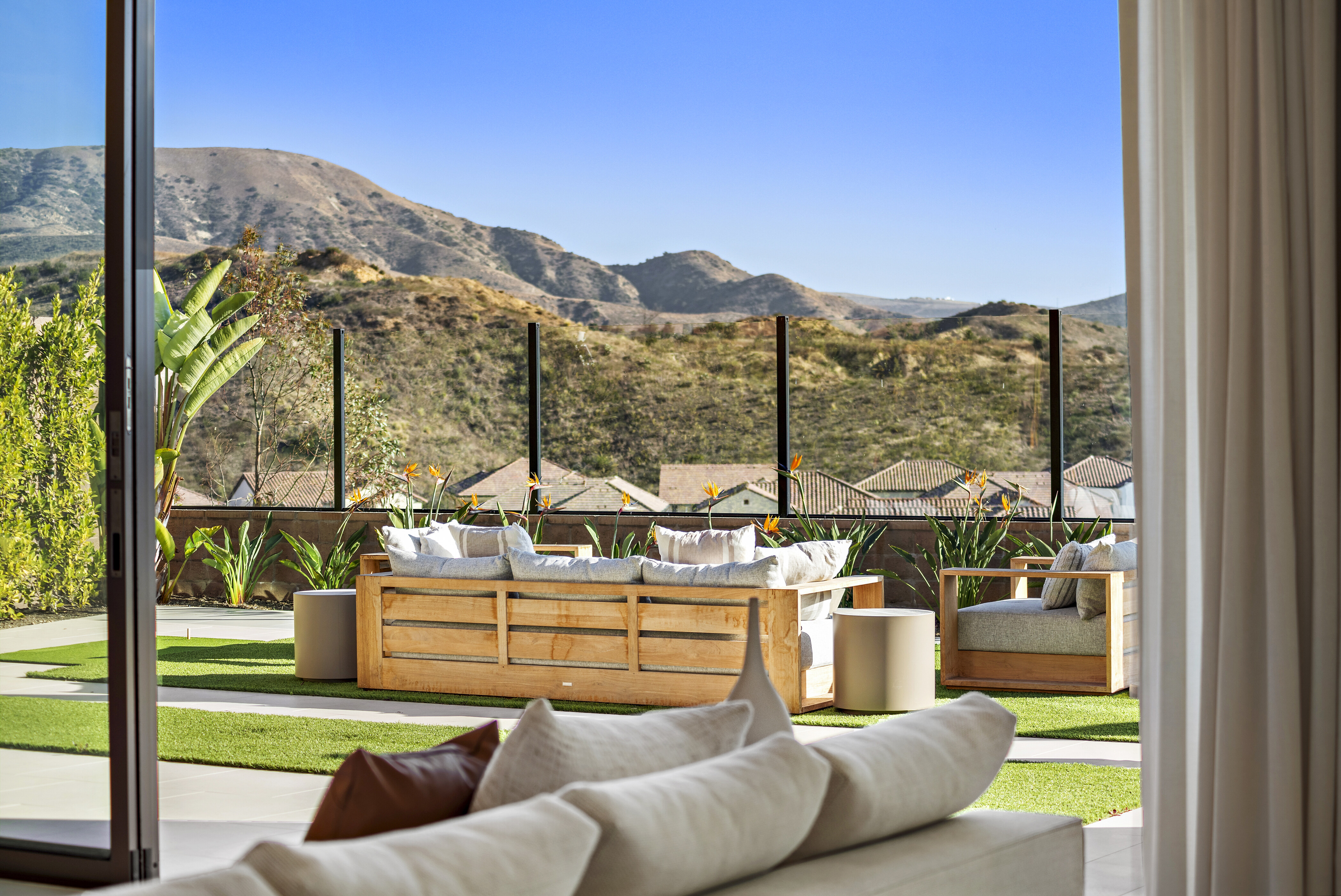 Lustro | Irvine-Daviana Group Lustro | Irvine-Daviana Group