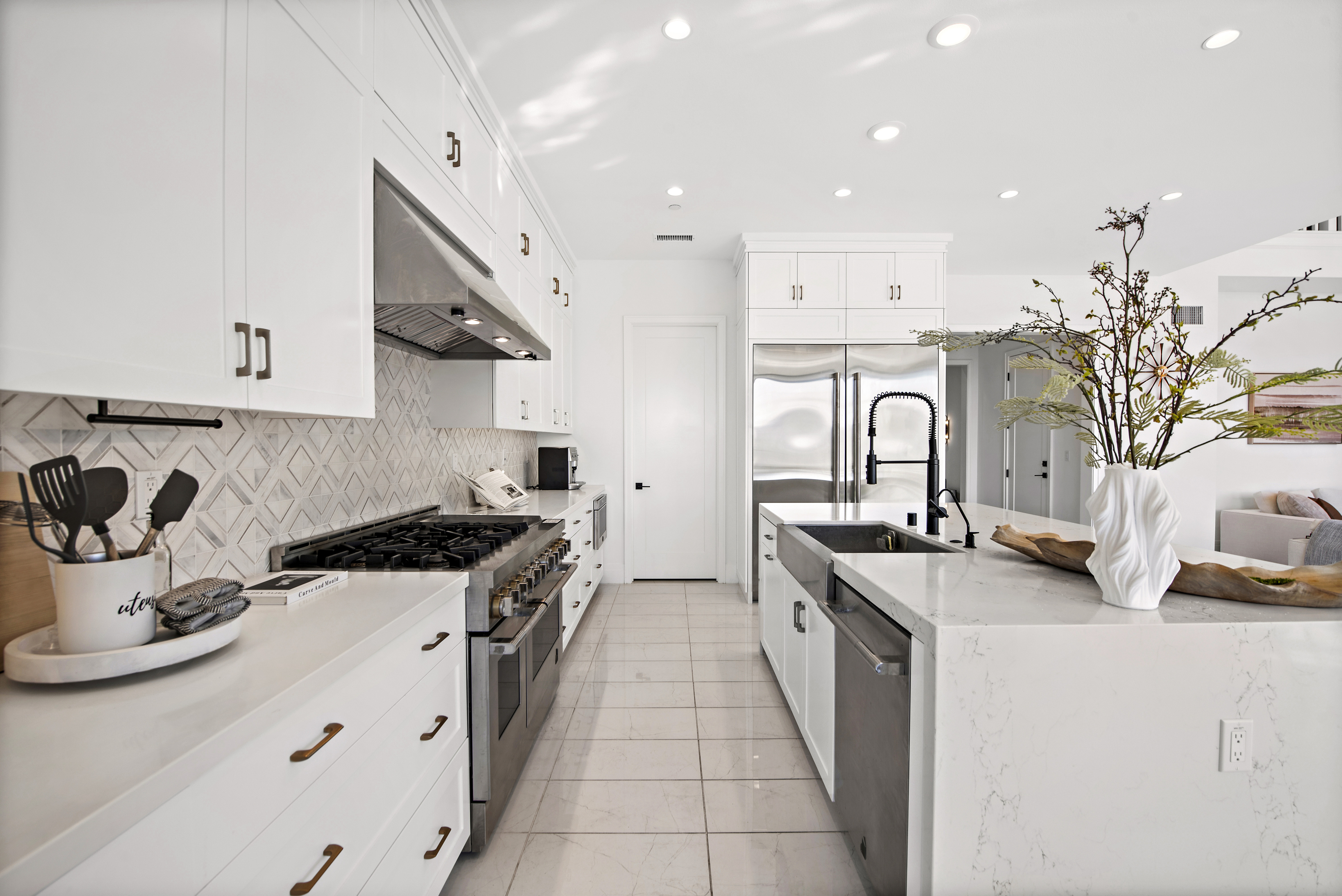 Lustro | Irvine-Daviana Group Lustro | Irvine-Daviana Group