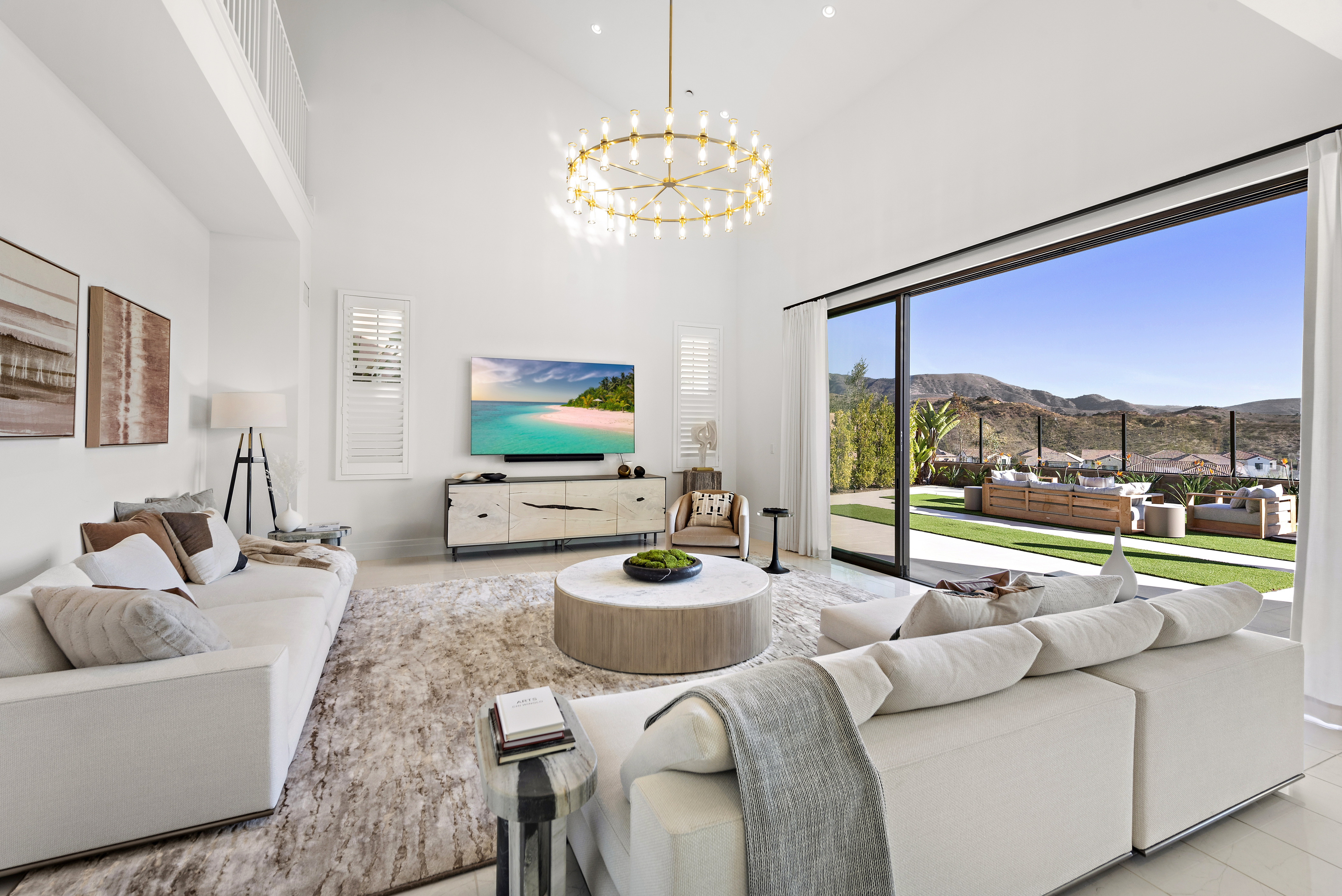 Lustro | Irvine-Daviana Group Lustro | Irvine-Daviana Group