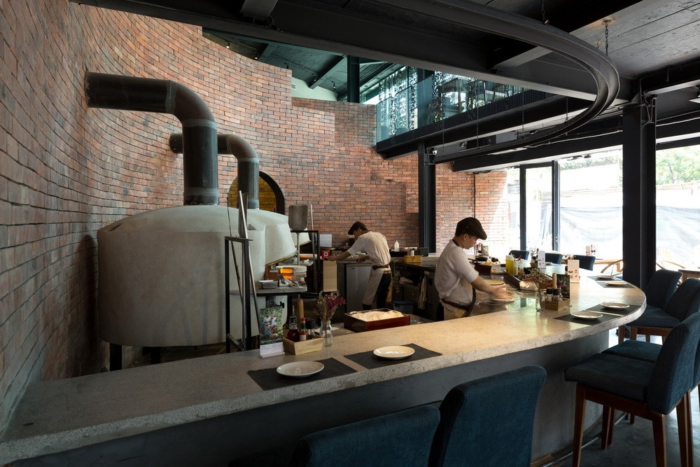 A Bangkok Restaurant with Courtyard Scenery and a Lively Social Atmosphere-Daviana Group A Bangkok Restaurant with Courtyard Scenery and a Lively Social Atmosphere-Daviana Group