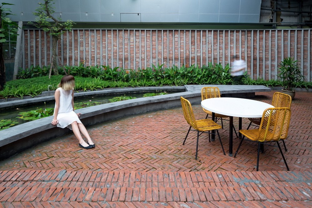 A Bangkok Restaurant with Courtyard Scenery and a Lively Social Atmosphere-Daviana Group A Bangkok Restaurant with Courtyard Scenery and a Lively Social Atmosphere-Daviana Group