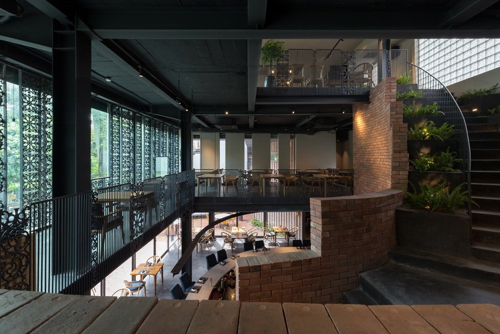 A Bangkok Restaurant with Courtyard Scenery and a Lively Social Atmosphere-Daviana Group A Bangkok Restaurant with Courtyard Scenery and a Lively Social Atmosphere-Daviana Group