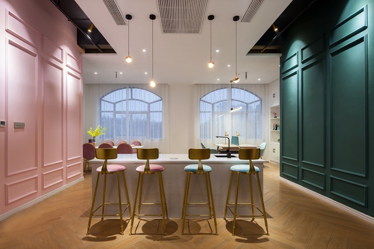 A Modern Light-Luxury Skincare Store-Daviana Group