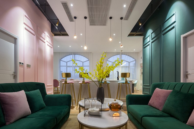 A Modern Light-Luxury Skincare Store-Daviana Group