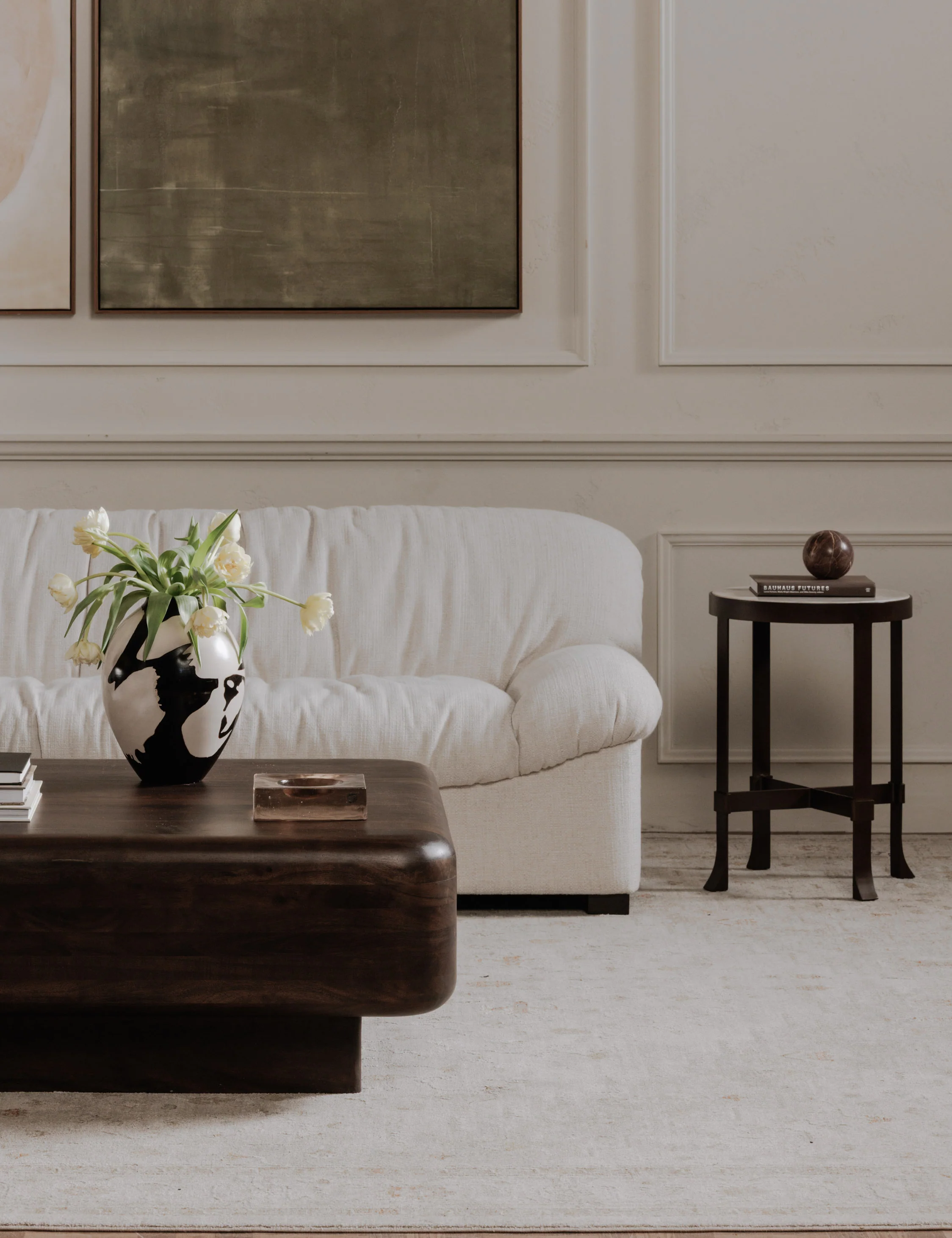 Luxurious Leather Sofa Luxurious Leather Sofa