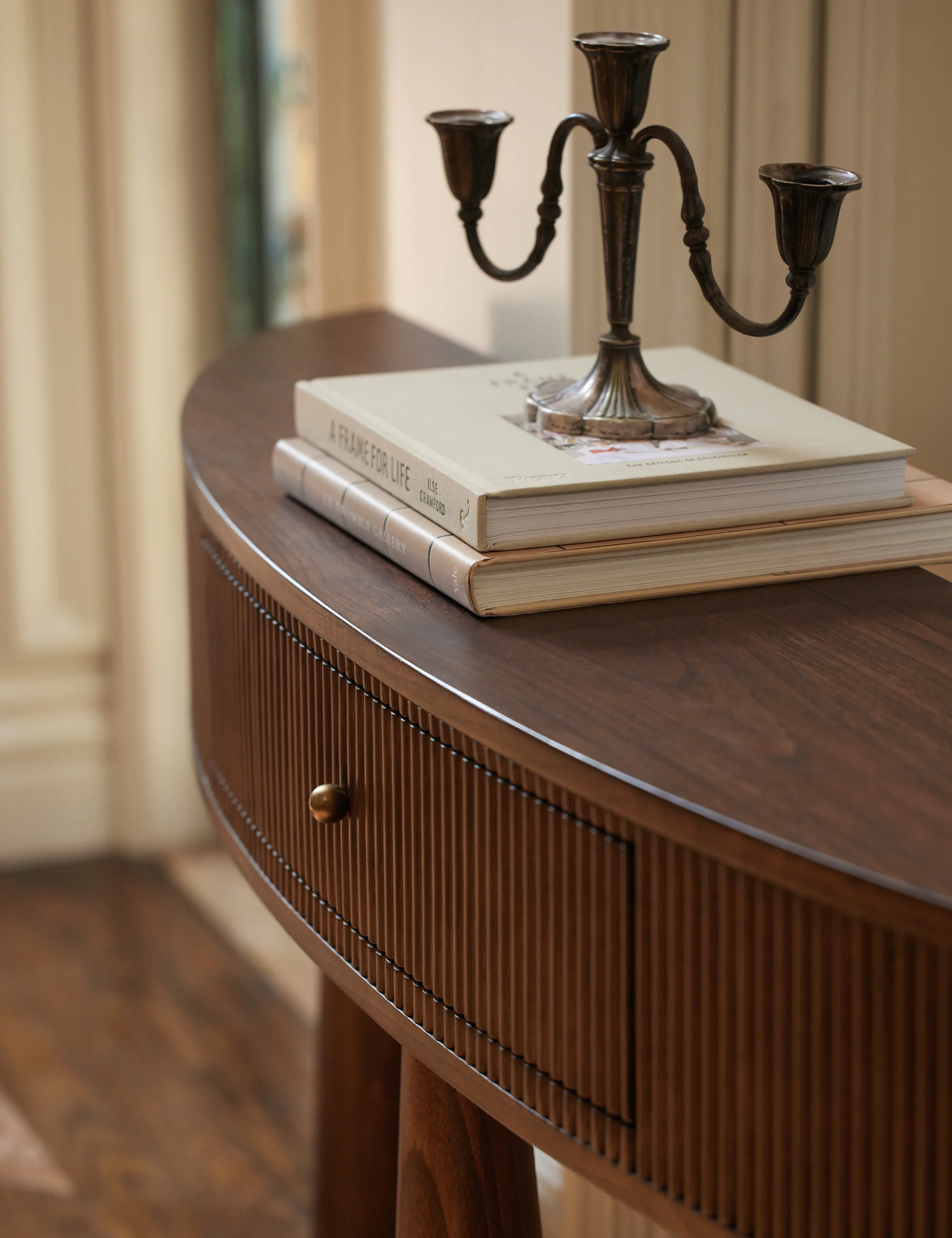20260520032Retro console table50840 Retro console table