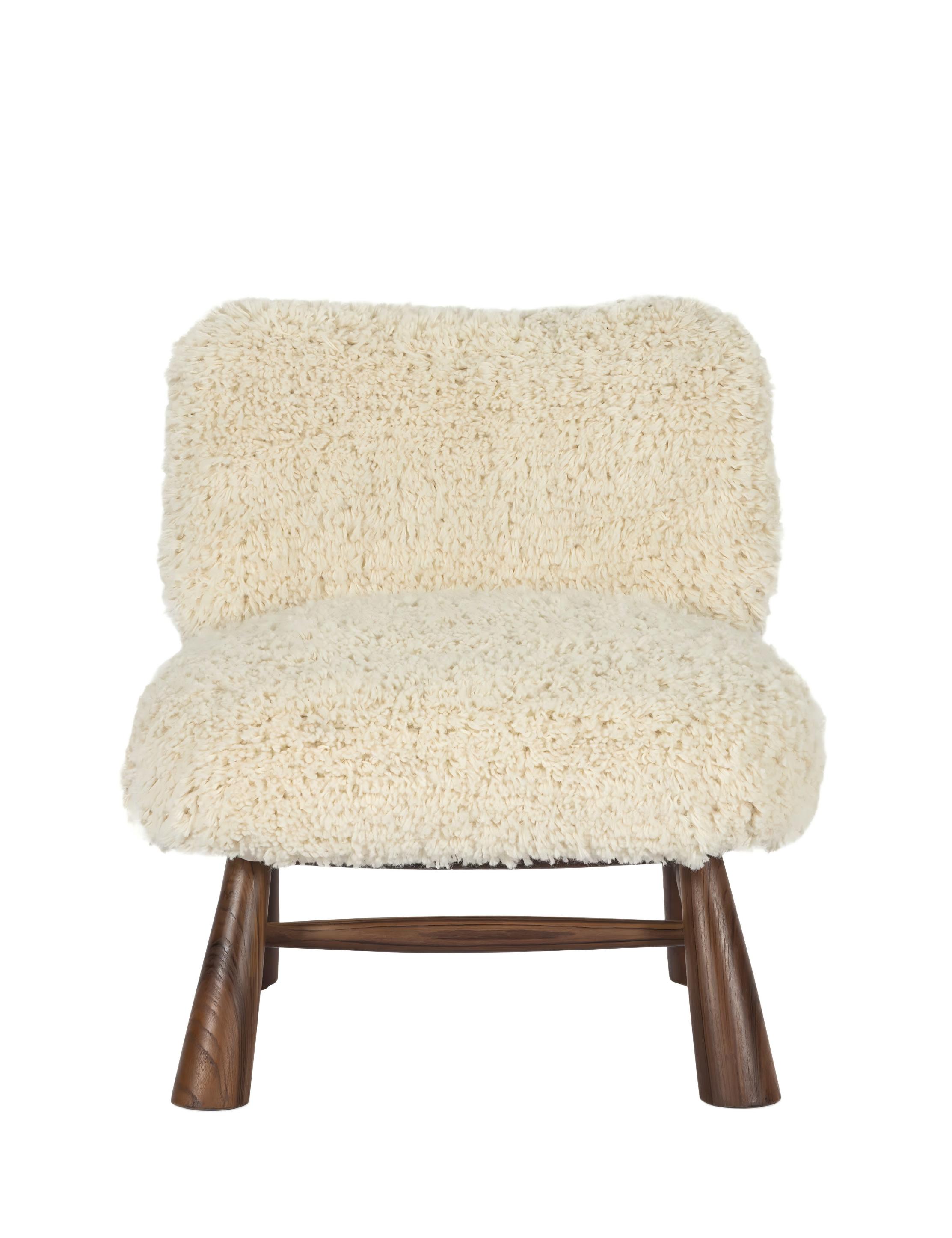 white accent chairs living room