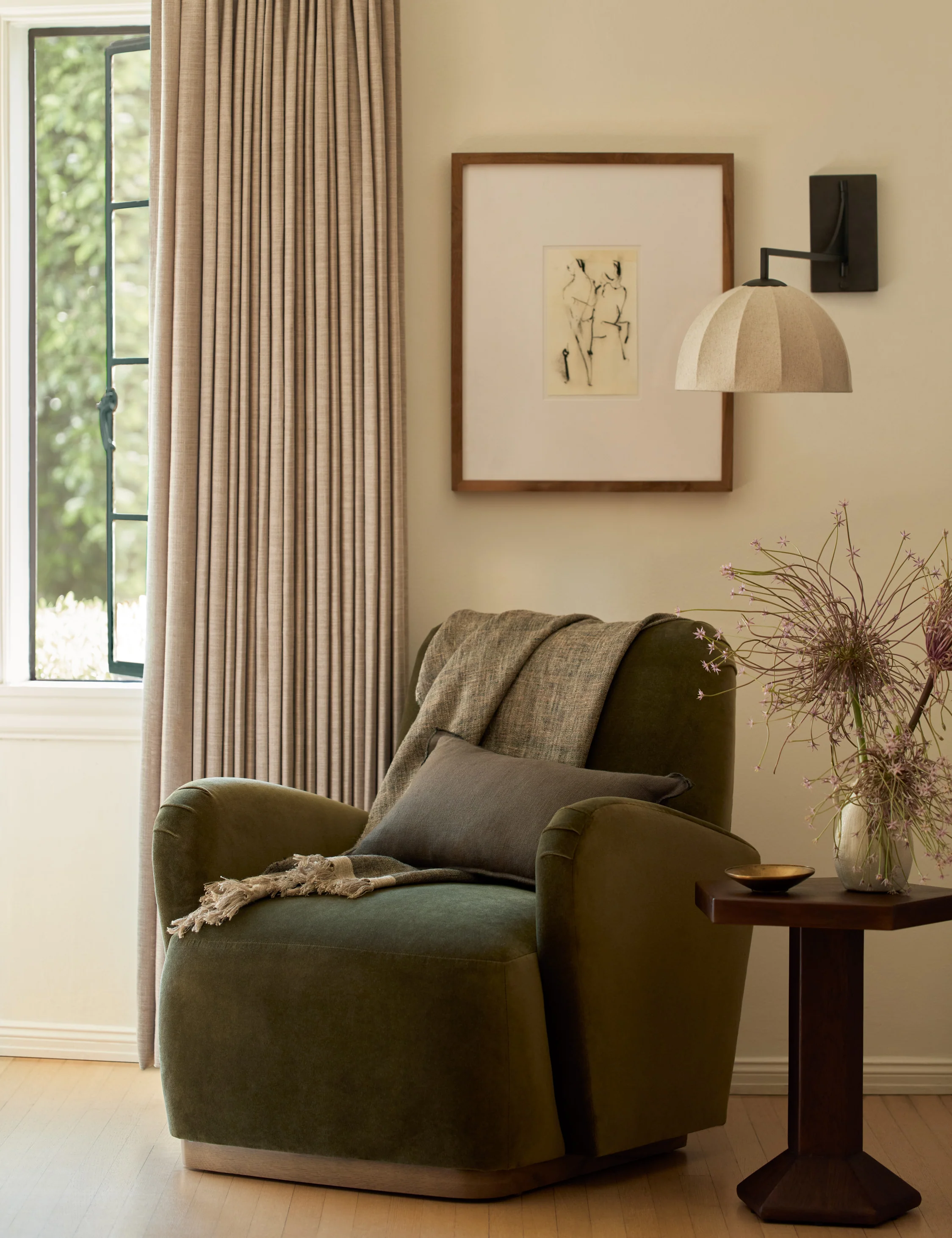Comfortable Accent Chair for the Living Room Comfortable Accent Chair for the Living Room