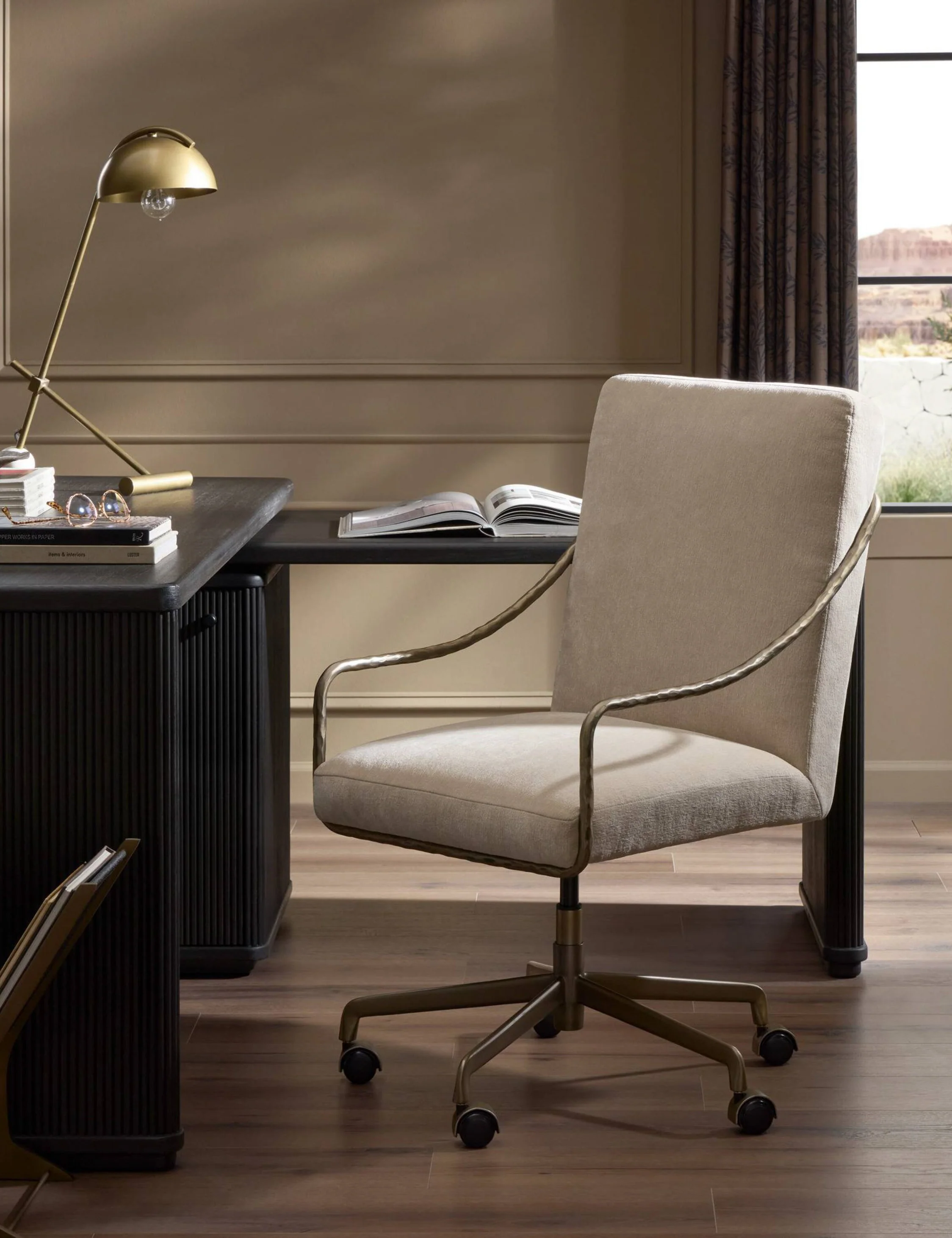 Cream-colored office chair Cream-colored office chair