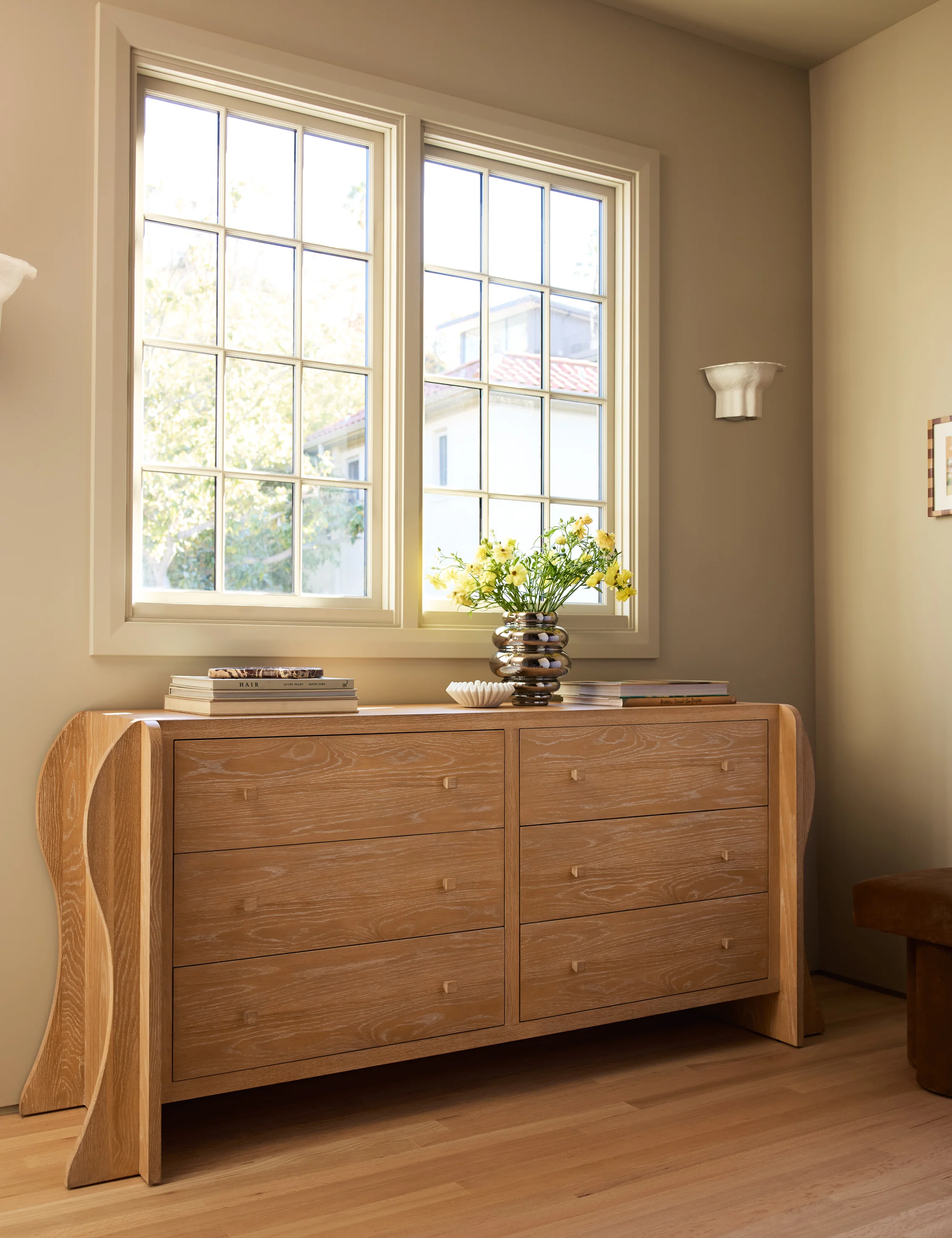 Solid Wood 6-Drawer Dresser Solid Wood 6-Drawer Dresser