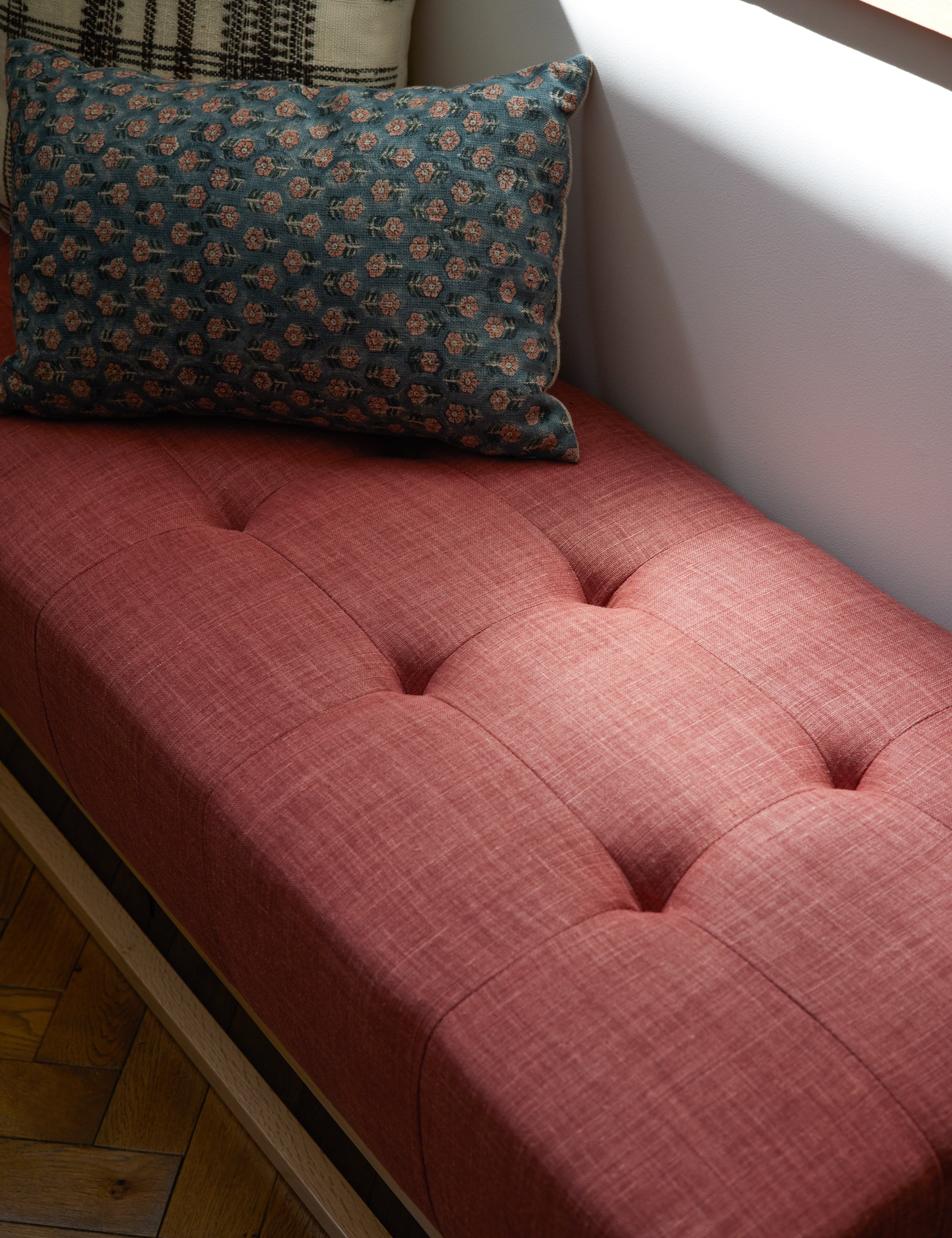 Elegant Linen Bench Elegant Linen Bench
